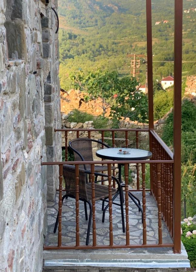 Ballkon Turi Tiranë Luaran gambar