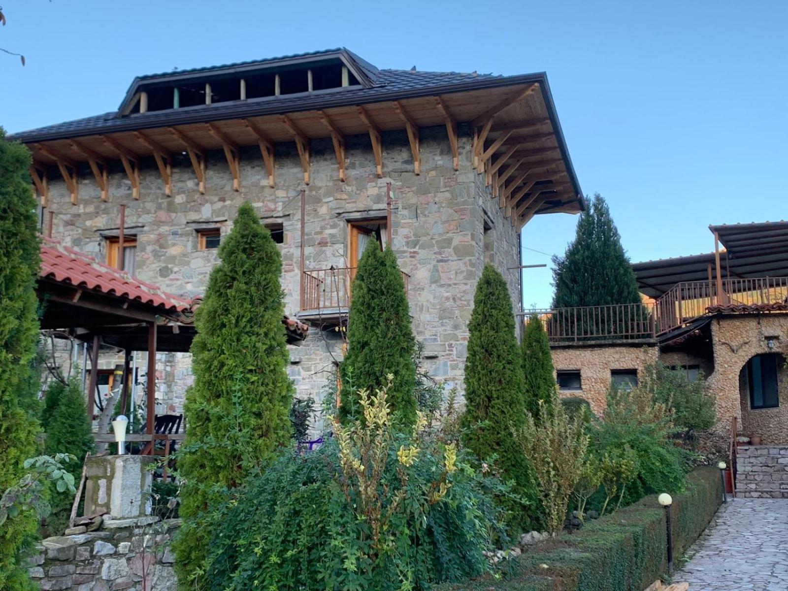 Ballkon Turi Tiranë Luaran gambar