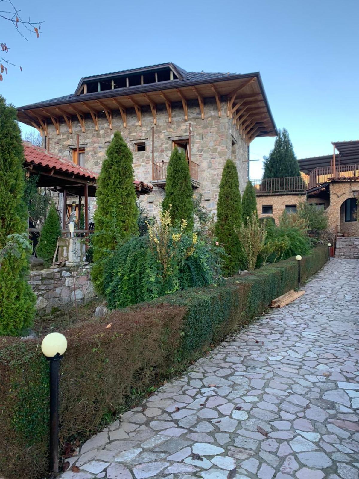 Ballkon Turi Tiranë Luaran gambar